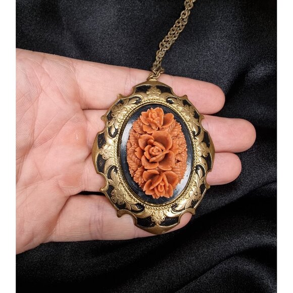 Antique Early XX Century Faux Coral Necklace With Ornate Gold-Tone Pendant - Picture 2 of 6